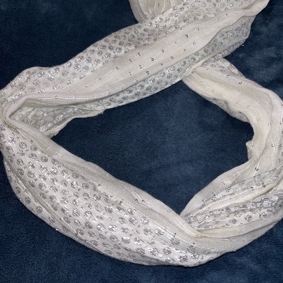 OBLONG BEIGE & Silver SCARF!
Children’s Place | Ages 5-12 YRS. | - Picture 11 of 12
